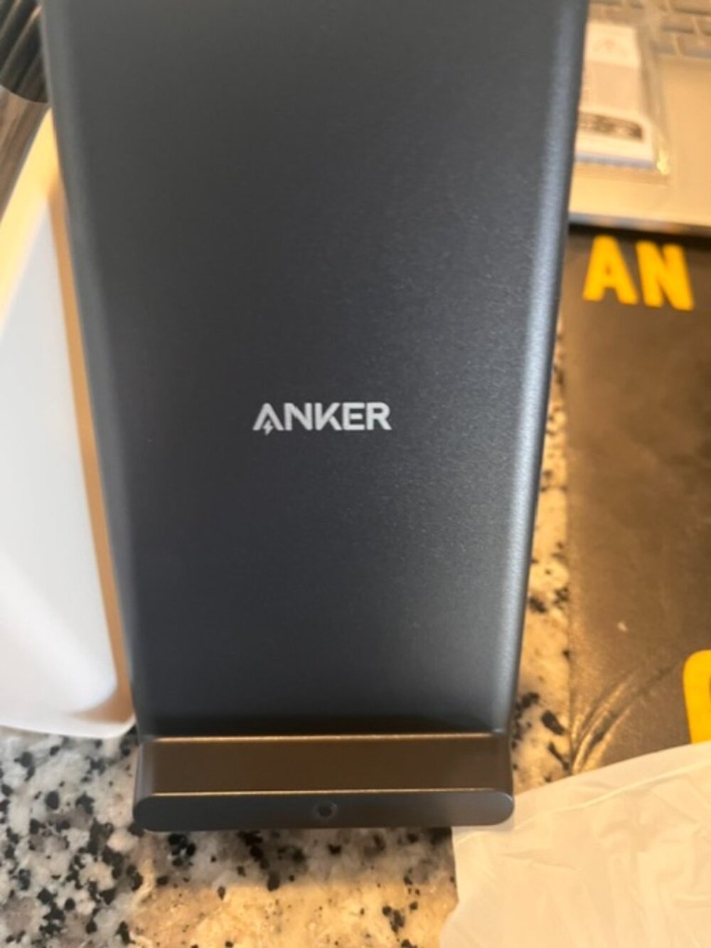 Anker 313 Wireless Charger (Stand), Qi-Certified for iPhone 17/17/17 Pro/17 Pro